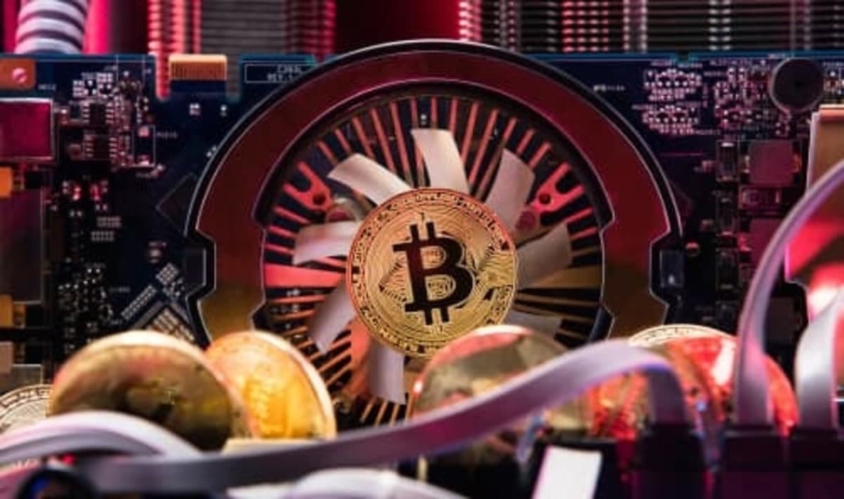 Bitcoin Hash Price Plummets: What's Next for BTC?