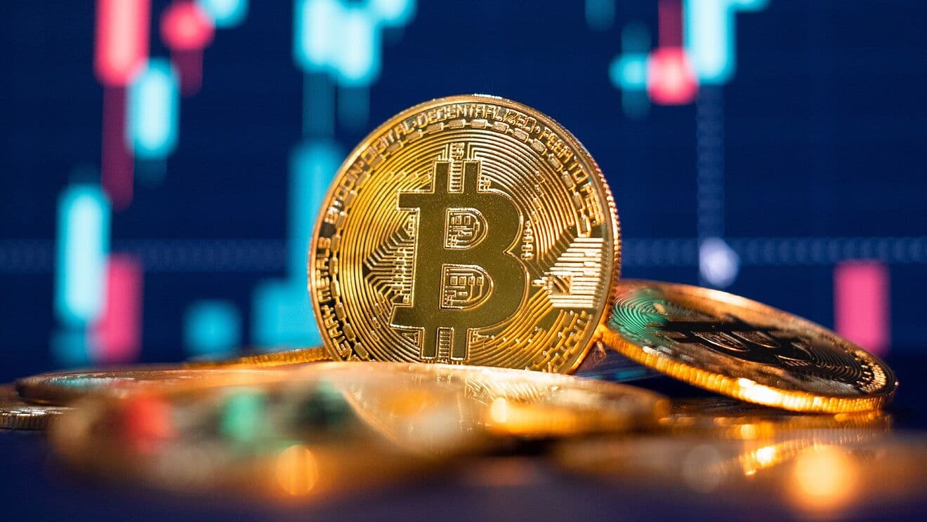 Bitcoin Soars 11% to $122,000 Amid US Shutdown Chaos – Here's Why