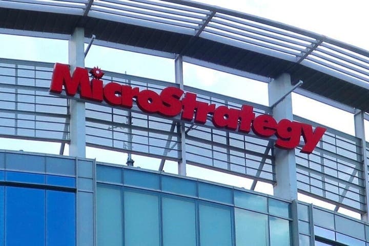 MicroStrategy's Bitcoin Gamble: A Troubling Start After Nasdaq 100 Inclusion