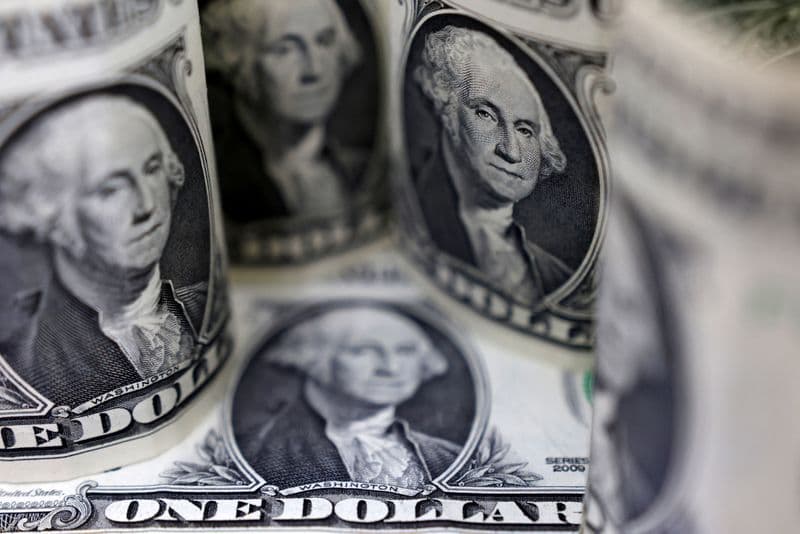 Bitcoin Surges Past $105,000 as Dollar Nears Three-Week High Ahead of Fed Meeting