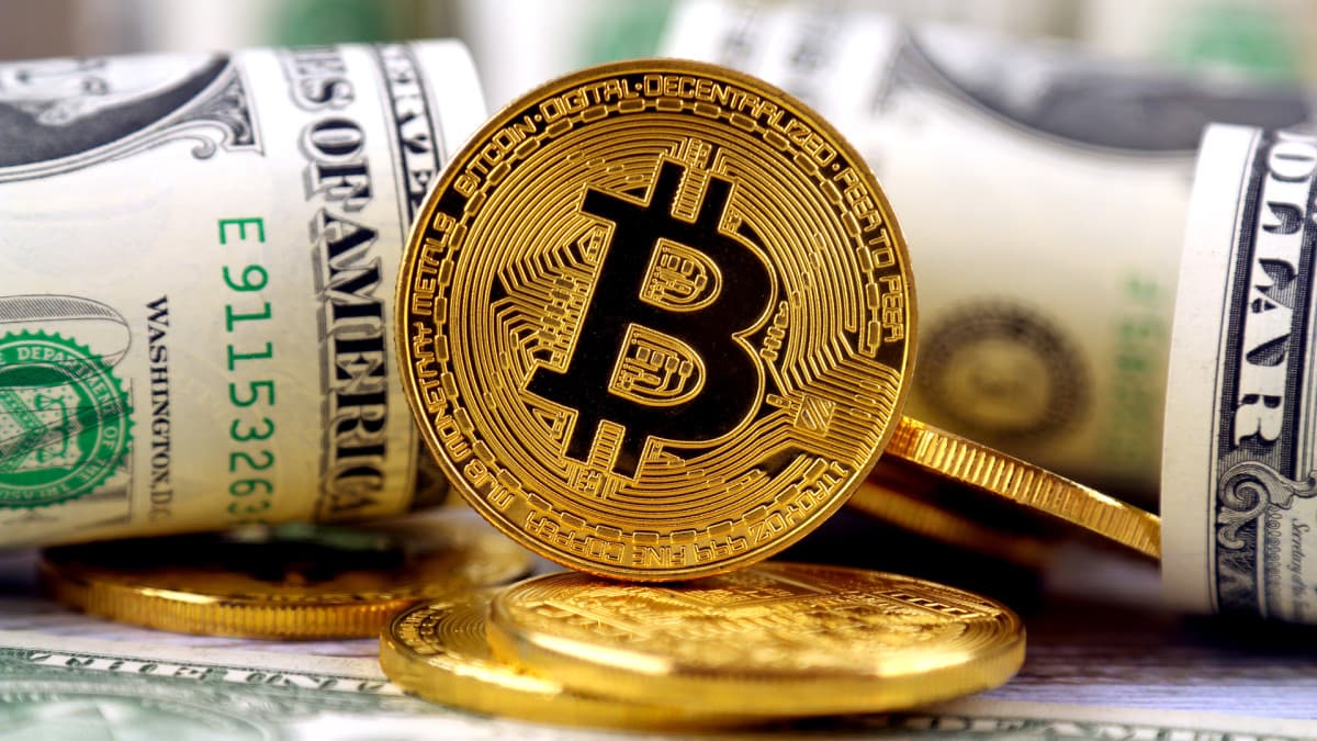 Bitcoin Soars Over $102,000 as Dollar Dips Amid Trump Tariff Speculations
