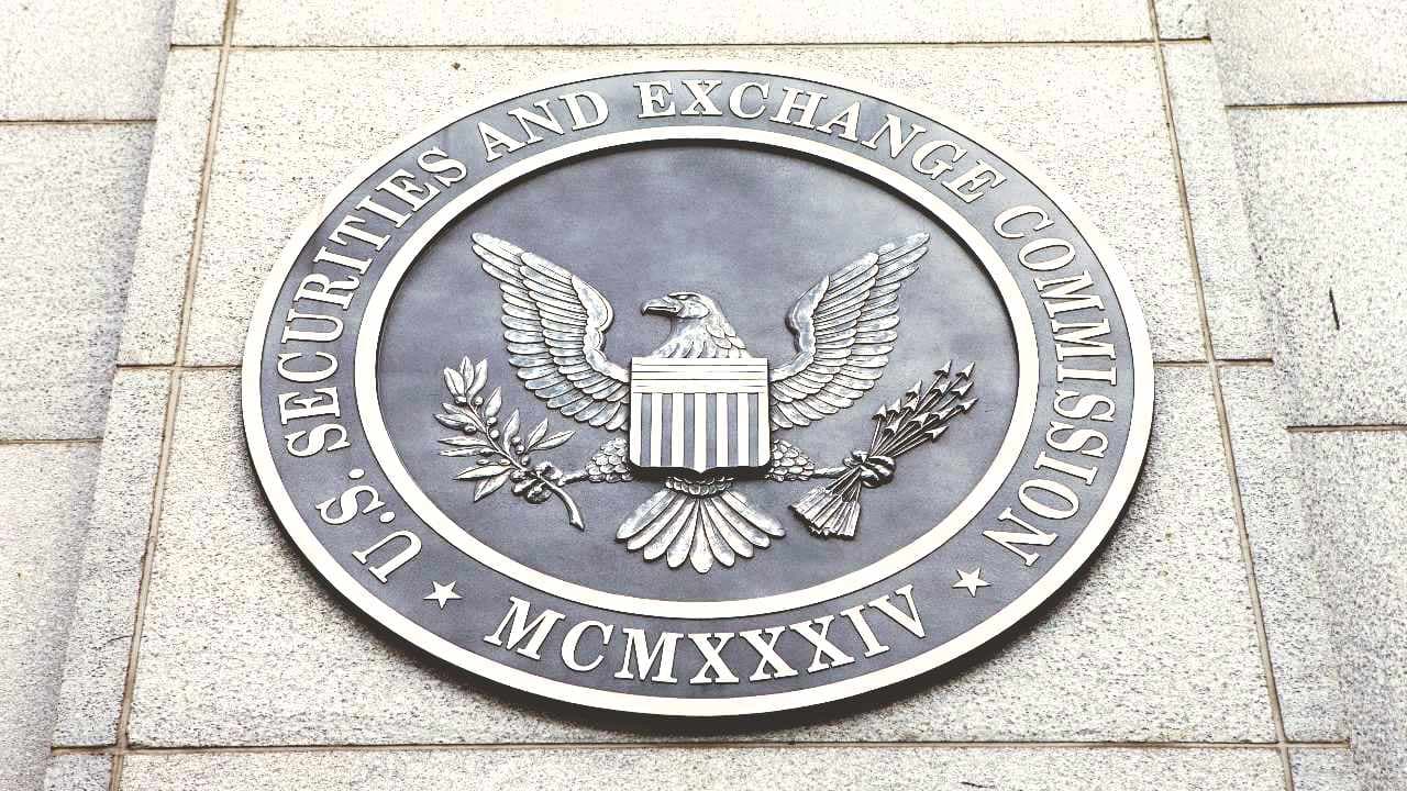 Ripple's CEO Exposes SEC's Double Standards in Crypto Regulation