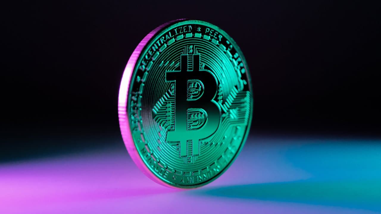Bitcoin Miners Struggle: A Dramatic Drop in August Earnings Compared to July
