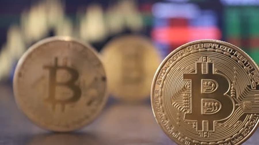 Bitcoin Spot Trading Volume Plummets 21% in November: Is a Bearish Loop Looming?