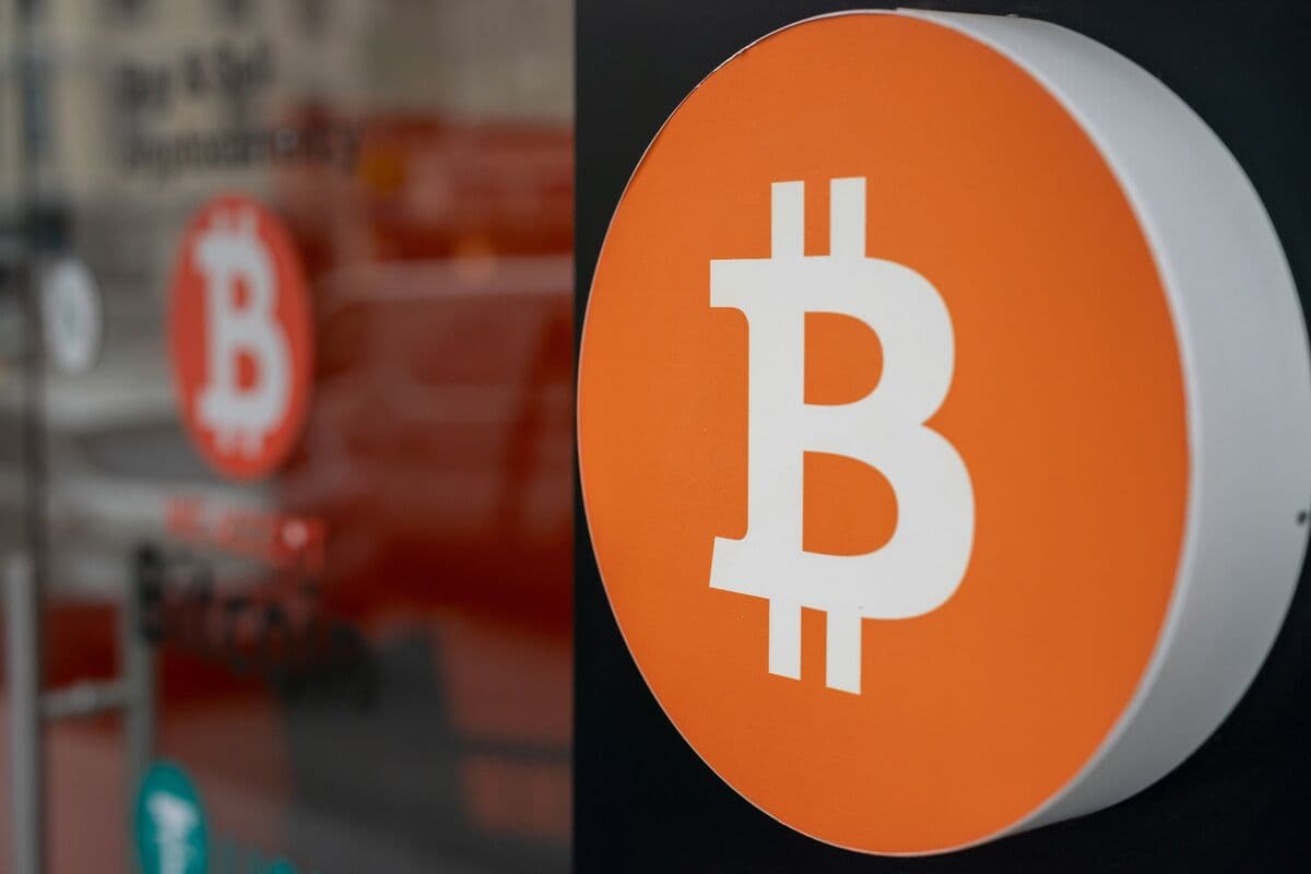 Trump's Bold Move: Crypto Now in Your 401(k) – What You Need to Know