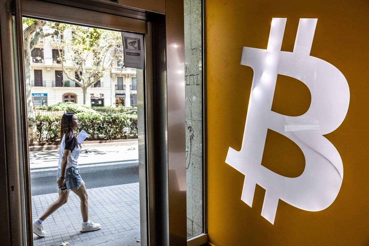Bitcoin Plunges to 7-Week Low: Is the Bull Run Over as Investors Flock to Ether?