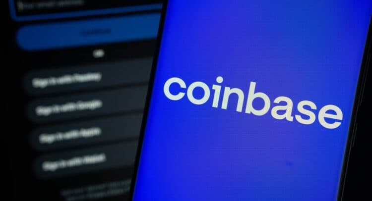 Coinbase Stock Plummets 6% as Analyst Downgrade Highlights Bitcoin ETF Pressure
