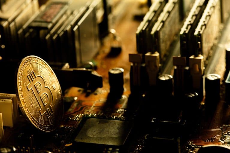 Wall Street's Bitcoin Bet: Big Banks Are Buying While Retail Panic Sells
