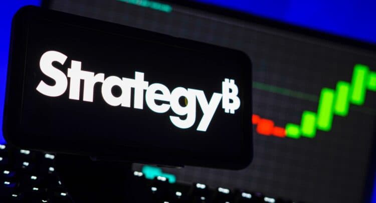 Strategy (MSTR) Stock Drops as Critics Label STRC's Bitcoin Backing a 'Ponzi Scheme'