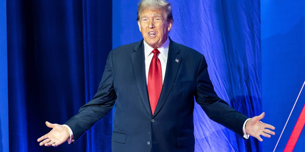 Trump's Bold Bitcoin Strategy: A Job Offer for Elon Musk?