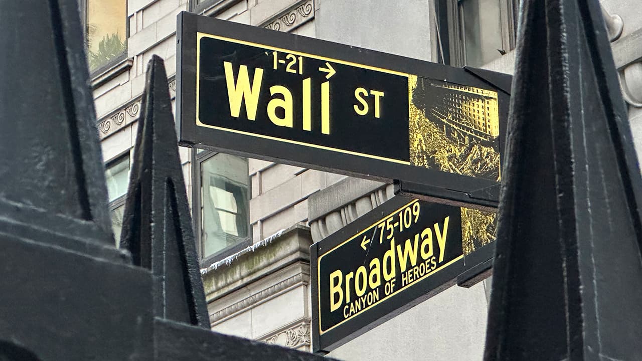 2024 Economic Landscape: How Trump's Policies and Bitcoin's Surge Are Shaping the Future