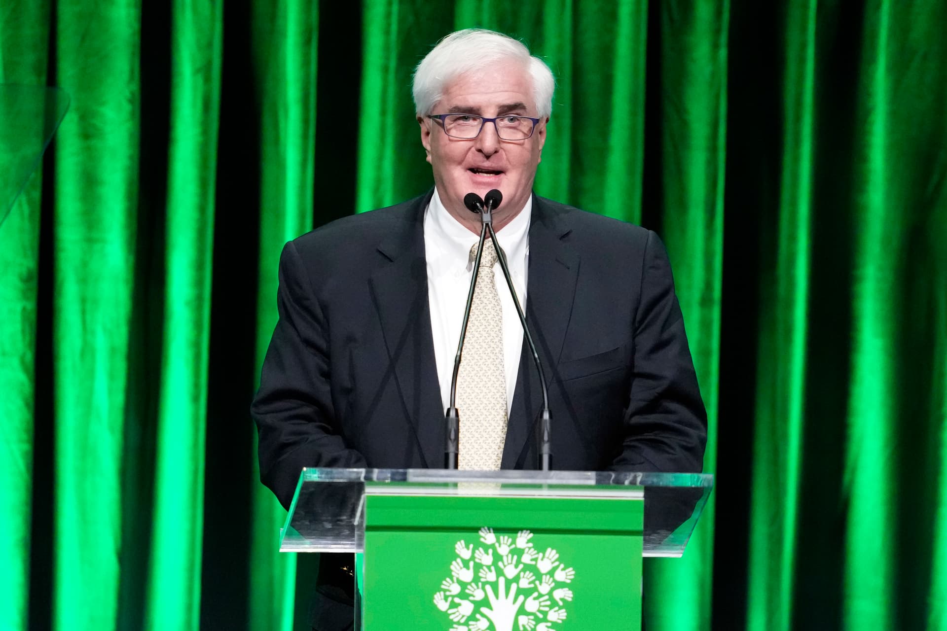 Democratic Mega Donor Breaks Ties with Crypto Super PACs Amid Political Tensions