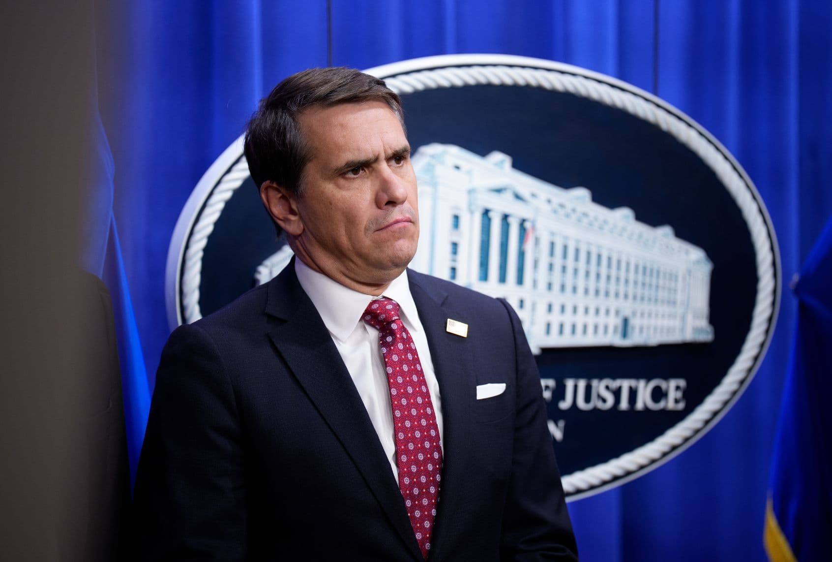 Senators Expose DOJ Official's Crypto Conflict: $159K in Assets While Halting Investigations